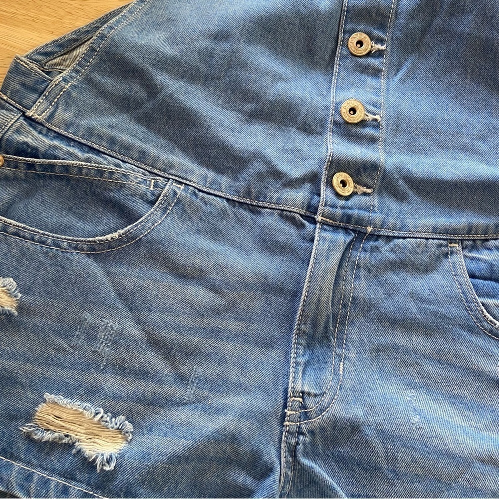 ONLY Distressed Denim Overall Shorts Women’s Size 6 or Medium - Picture 9 of 9